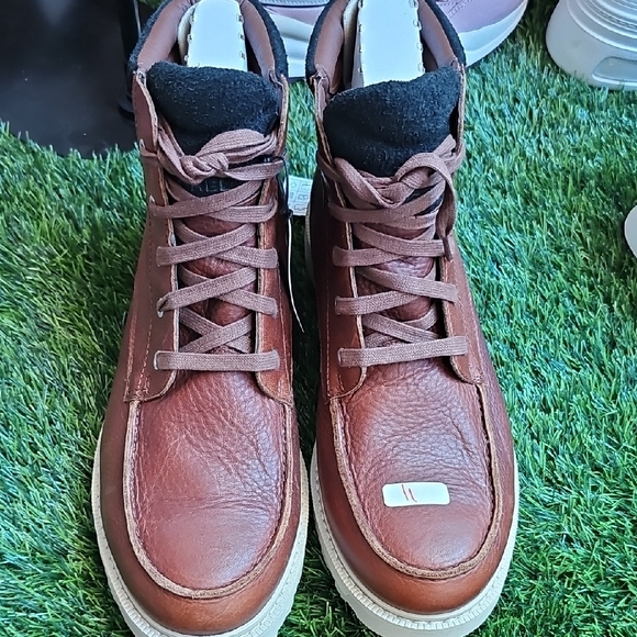 Sorel Brown Leather Boots with Moc-Toe Design - Picture 3 of 12